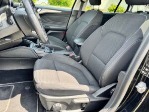 Fahrzeugabbildung Ford Focus Turnier Titanium*LED*CAM*B&O*PARKPILOT*
