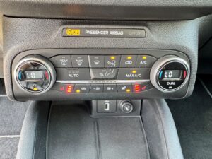 Fahrzeugabbildung Ford Focus Turnier Titanium*LED*CAM*B&O*PARKPILOT*