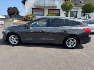 Fahrzeugabbildung Ford Focus Turnier Cool & Connect*LED*CAM* 8 GANG