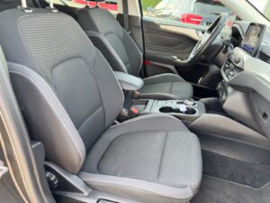 Fahrzeugabbildung Ford Focus Turnier Cool & Connect*LED*CAM* 8 GANG