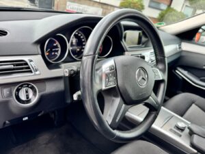 Fahrzeugabbildung Mercedes-Benz E 200 CGI BlueEfficiency* LED*AHK*WENIG KM*