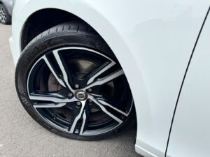 Fahrzeugabbildung Volvo V40 Momentum*R-DESIGN*LED*CAM*