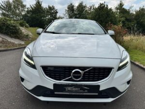Fahrzeugabbildung Volvo V40 Momentum*R-DESIGN*LED*CAM*