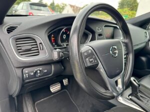 Fahrzeugabbildung Volvo V40 Momentum*R-DESIGN*LED*CAM*