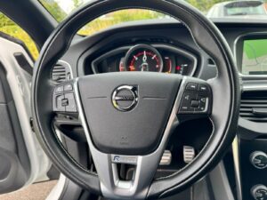 Fahrzeugabbildung Volvo V40 Momentum*R-DESIGN*LED*CAM*