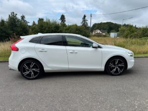 Fahrzeugabbildung Volvo V40 Momentum*R-DESIGN*LED*CAM*