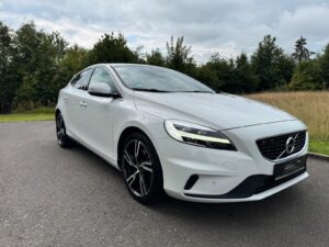 Fahrzeugabbildung Volvo V40 Momentum*R-DESIGN*LED*CAM*
