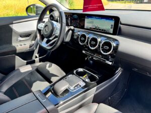Fahrzeugabbildung Mercedes-Benz A 220 4Matic* AMG LINE* MULTIBEAM* WIDESCREEN*