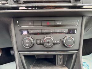 Fahrzeugabbildung SEAT Leon Style* ERDGAS* 1 HAND* MEDIA PLUS*AHK*