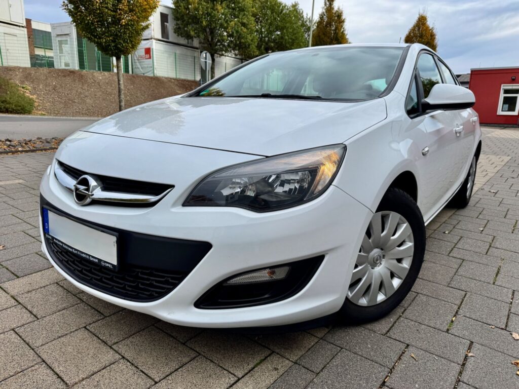 Opel Astra J Lim. 5-trg. Selection