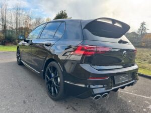 Fahrzeugabbildung Volkswagen Golf VIII Lim. R 4Motion* BLACK EDITION*