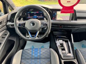 Fahrzeugabbildung Volkswagen Golf VIII Lim. R 4Motion* BLACK EDITION*