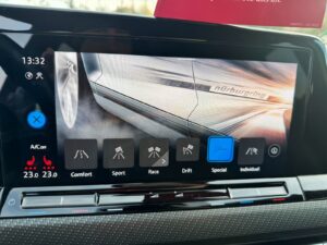 Fahrzeugabbildung Volkswagen Golf VIII Lim. R 4Motion* BLACK EDITION*