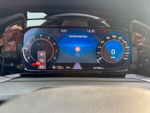 Fahrzeugabbildung Volkswagen Golf VIII Lim. R 4Motion* BLACK EDITION*