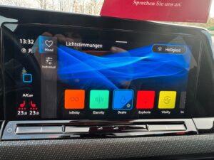 Fahrzeugabbildung Volkswagen Golf VIII Lim. R 4Motion* BLACK EDITION*