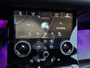 Fahrzeugabbildung Land Rover Evoque R-Dynamic SE*LED*HUD*4xSZH*MERIDIAN*360°*