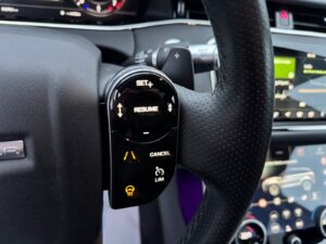 Fahrzeugabbildung Land Rover Evoque R-Dynamic SE*LED*HUD*4xSZH*MERIDIAN*360°*