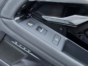 Fahrzeugabbildung Land Rover Evoque R-Dynamic SE*LED*HUD*4xSZH*MERIDIAN*360°*