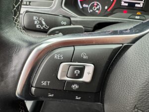 Fahrzeugabbildung Volkswagen T-Roc Sport* R-LINE*DSG*19"*AHK*