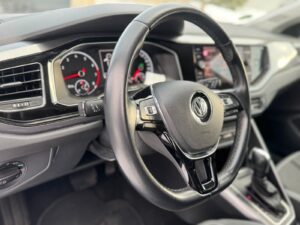 Fahrzeugabbildung Volkswagen Polo VI Highline*DSG* LED * ACC* WHITE SILVER*