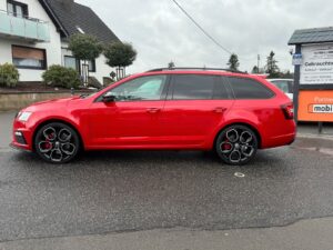 Fahrzeugabbildung SKODA Octavia Combi RS 245*LED*DSG*PANO*CAM*VELVET ROT