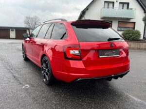 Fahrzeugabbildung SKODA Octavia Combi RS 245*LED*DSG*PANO*CAM*VELVET ROT