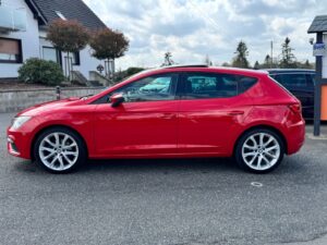 Fahrzeugabbildung SEAT Leon FR*1.4TSI*LED*PANO*PURE RED*EMOTION*2 HAND*