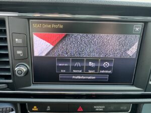 Fahrzeugabbildung SEAT Leon FR*1.4TSI*LED*PANO*PURE RED*EMOTION*2 HAND*