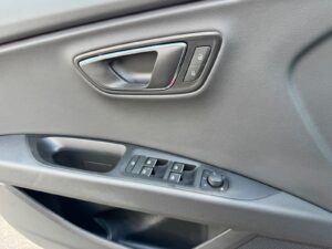 Fahrzeugabbildung SEAT Leon FR*1.4TSI*LED*PANO*PURE RED*EMOTION*2 HAND*