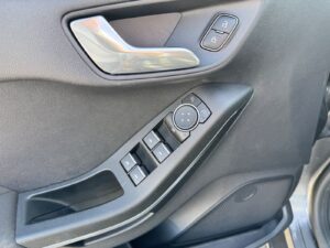 Fahrzeugabbildung Ford Fiesta Titanium* 2 HAND*WENIG KM*GARANTIE*