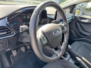 Fahrzeugabbildung Ford Fiesta Titanium* 2 HAND*WENIG KM*GARANTIE*