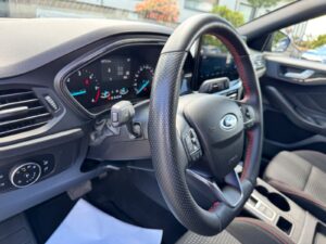 Fahrzeugabbildung Ford Focus Turnier ST-Line* LED* CAM* AHK*