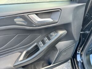 Fahrzeugabbildung Ford Focus Turnier ST-Line* LED* CAM* AHK*