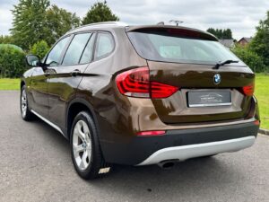 Fahrzeugabbildung BMW X1 18i* BI-XENON*PANO*HARMAN KARDON* SPORTSITZE*