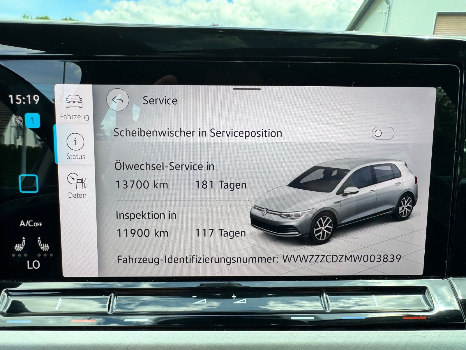 Fahrzeugabbildung Volkswagen Golf VIII Lim. Life*2.0 TDI*LED*CAM*PANO*CAM*AHK
