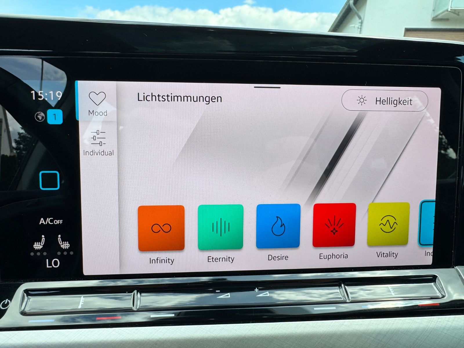 Fahrzeugabbildung Volkswagen Golf VIII Lim. Life*2.0 TDI*LED*CAM*PANO*CAM*AHK