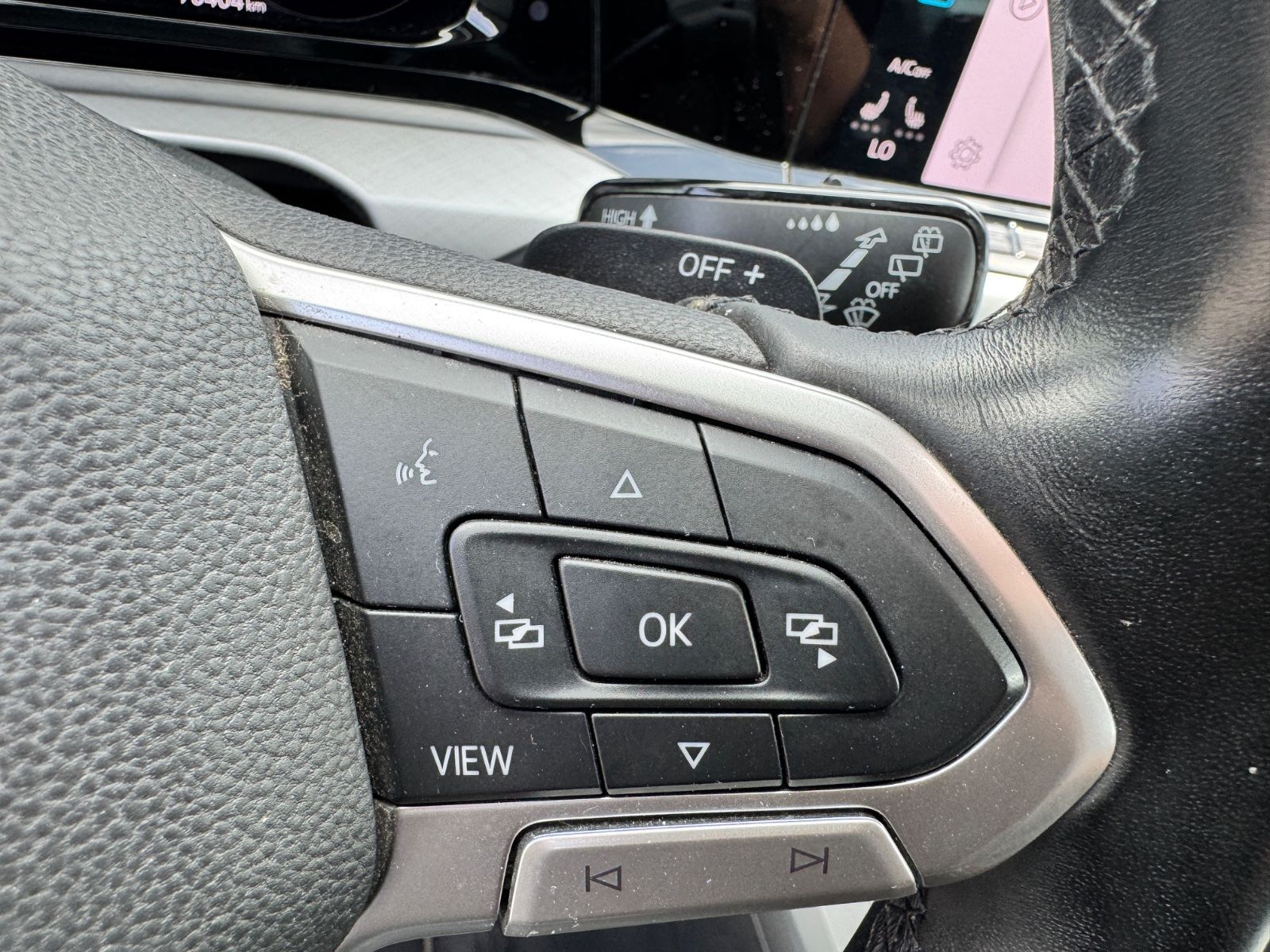 Fahrzeugabbildung Volkswagen Golf VIII Lim. Life*2.0 TDI*LED*CAM*PANO*CAM*AHK