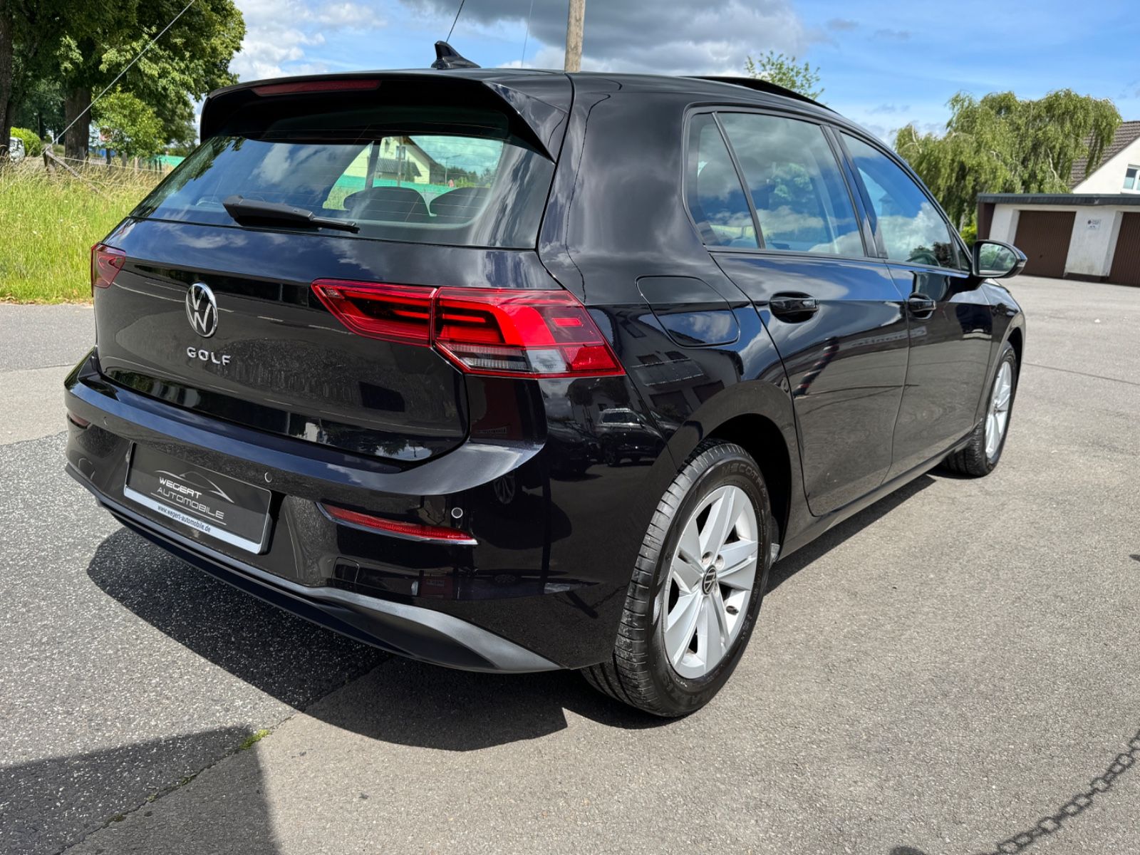 Fahrzeugabbildung Volkswagen Golf VIII Lim. Life*2.0 TDI*LED*CAM*PANO*CAM*AHK