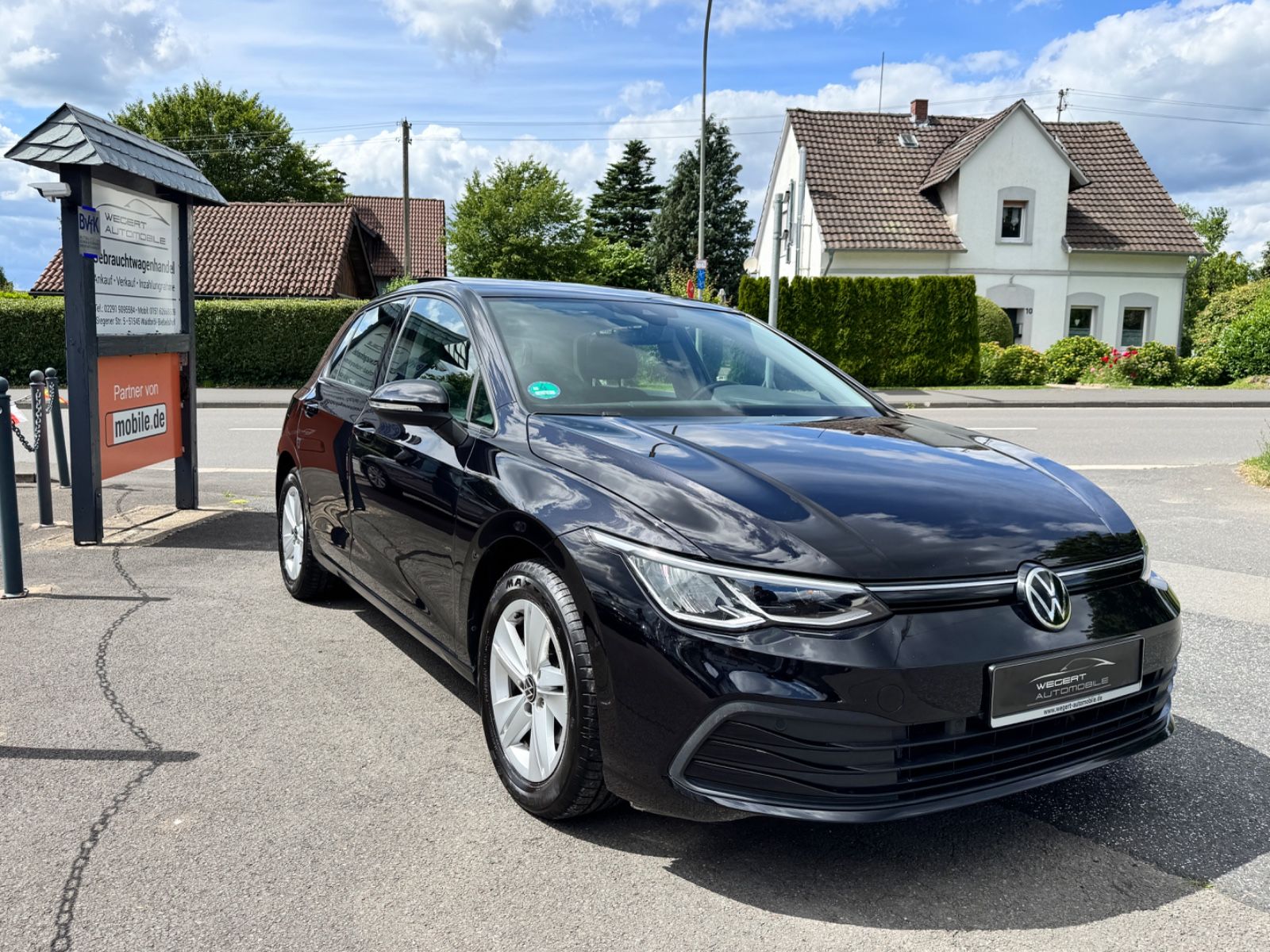 Fahrzeugabbildung Volkswagen Golf VIII Lim. Life*2.0 TDI*LED*CAM*PANO*CAM*AHK