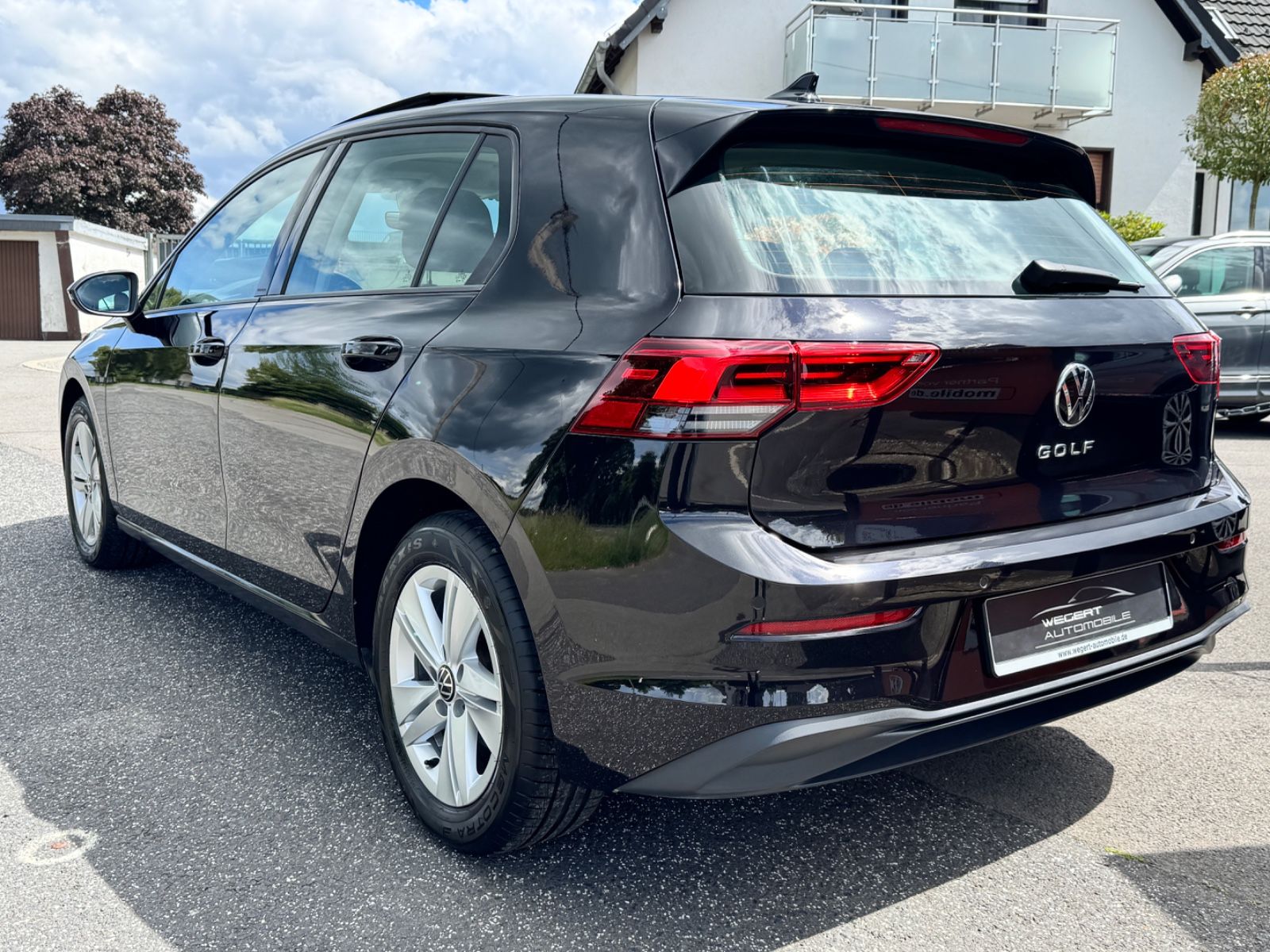 Fahrzeugabbildung Volkswagen Golf VIII Lim. Life*2.0 TDI*LED*CAM*PANO*CAM*AHK