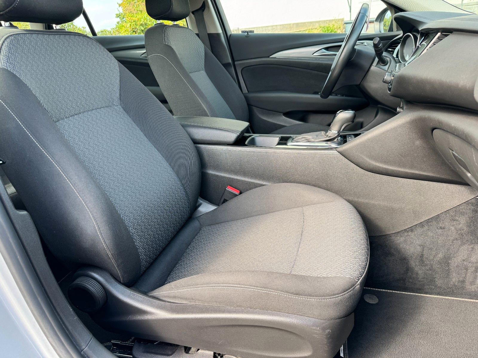 Fahrzeugabbildung Opel Insignia B Sports Tourer Edition*AUTOMATIK*