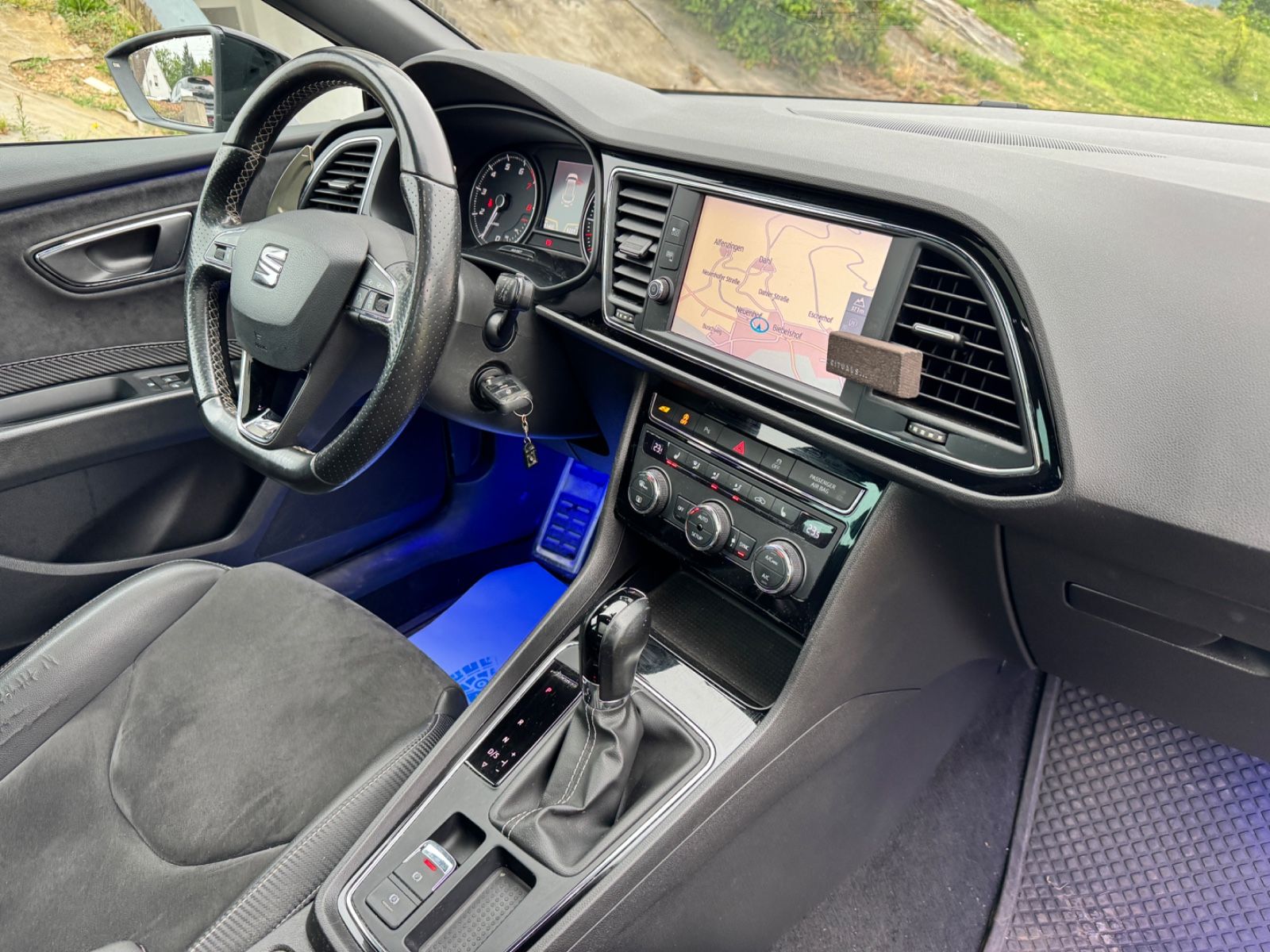 Fahrzeugabbildung SEAT Leon ST Cupra 300 4Drive*PANO*DSG*