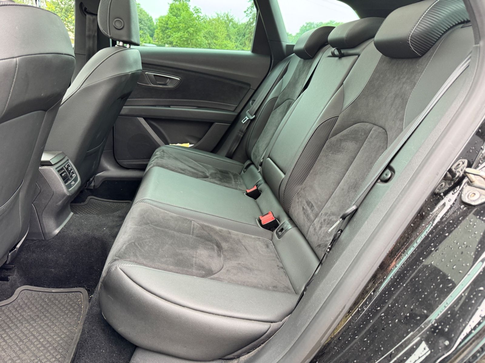 Fahrzeugabbildung SEAT Leon ST Cupra 300 4Drive*PANO*DSG*