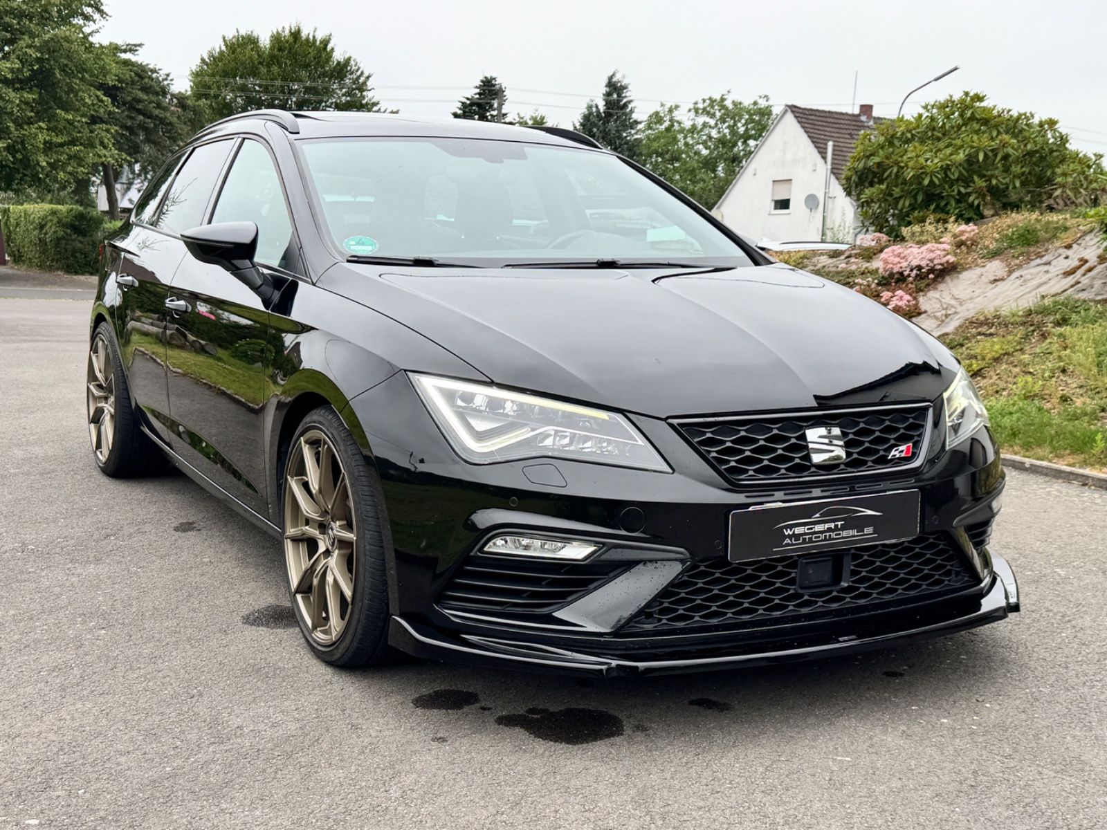 Fahrzeugabbildung SEAT Leon ST Cupra 300 4Drive*PANO*DSG*